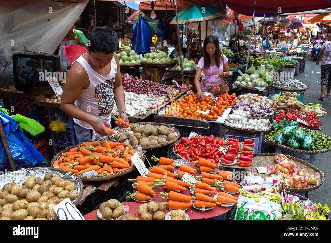 Manila, Filippine - Luglio 16, 2016: verdure nella strada del mercato Foto Stock