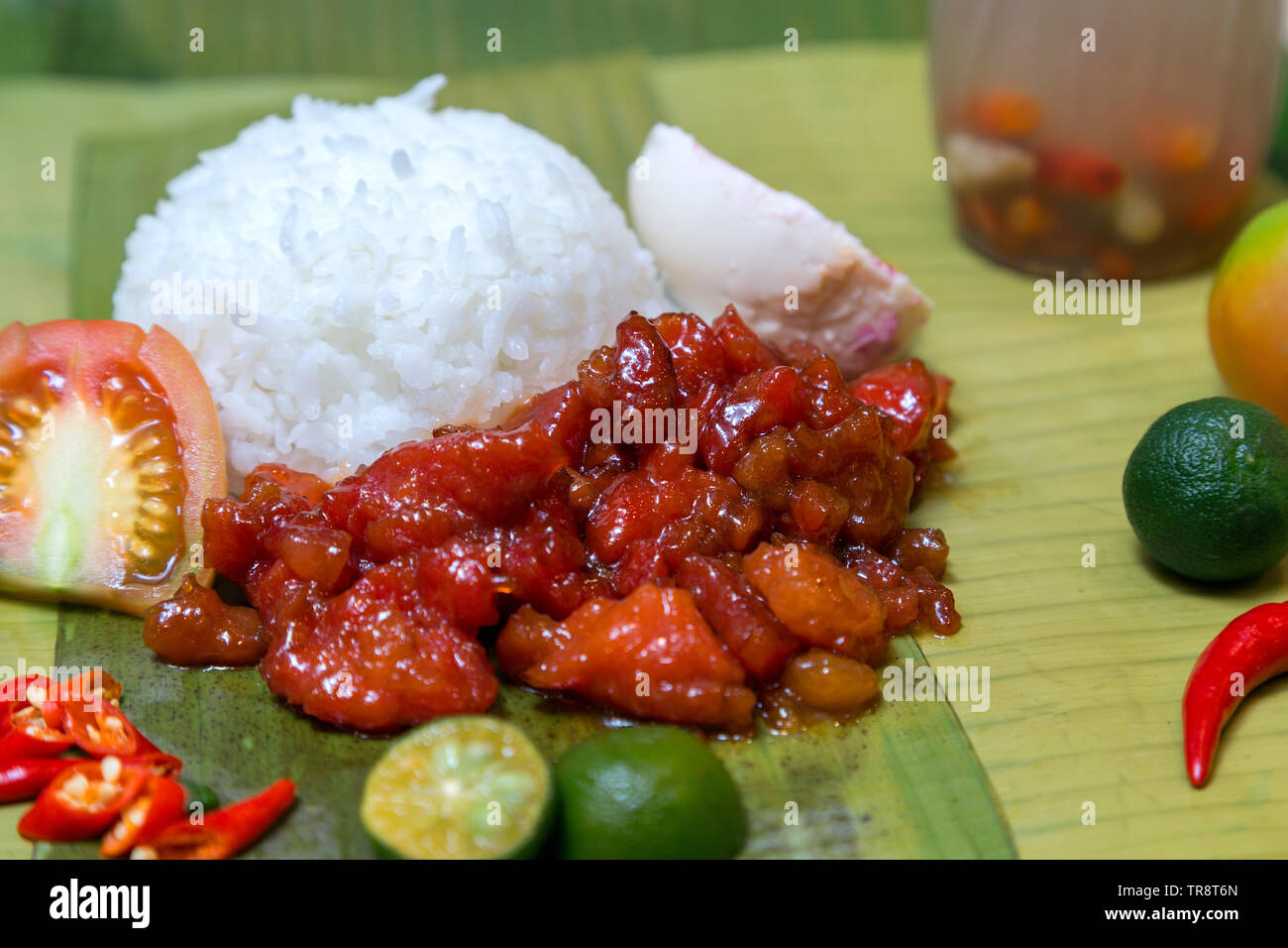 Filippino autentica tradizionale piatto: filippino beaf piccante con uovo e riso Foto Stock