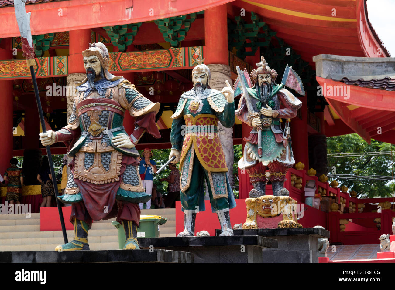 Warrior-come gli dèi al Sam Poo Wong tempio Cinese di Semarang in Indonesia Foto Stock