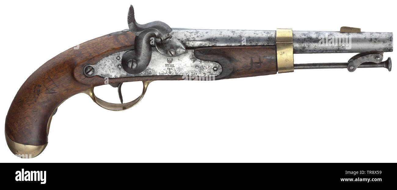 Una pistola Navy M 1849 alesaggio liscio in 15 mm di calibro in ottone con mirino anteriore. In corrispondenza della culatta un aquila stampigliato sopra ancora accanto all accettazione timbro. Serratura a percussione con il costruttore timbro eagle/'SUHL S & C' al di sopra di ancoraggio. Il calcio in noce con moltiplicare stampigliato mobili in ottone. Ferro incernierato bacchetta di caricamento. Parti in ferro rettificate con alcune tracce di corrosione, gancio della cinghia rimossa. Lunghezza 40 cm. La marina militare della Confederazione tedesca esisteva solo dal 1848 - 1852. Pertanto la pistola Navy M 1849 tariffe tra i rari tedesco regolamento militare pistole. L'ordine del tedesco della Co, Additional-Rights-Clearance-Info-Not-Available Foto Stock