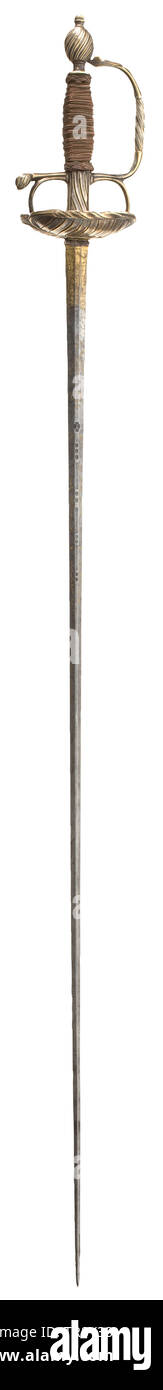 Un piccolo savoiardo-spada con placcati argento elsa, circa 1770 pala di spinta di appiattita sezione esagonale con decorativo segni geometrici sul terzo inferiore. Aquila dorato inciso sul lato inverso, con il Savoy stemma sotto la corona regale, cartouches dorato su entrambi i lati della base contenente la scritta 'VIVE LE ROI'. Sfregate placcati in argento elsa in ottone decorato in rilievo a spirale, impugnatura avvolta con filo di rame e ornata con Turk di testa. Lunghezza 102 cm. storica, storica, spada, spade, armi, armi, arma, braccio, combattimenti devi, Additional-Rights-Clearance-Info-Not-Available Foto Stock