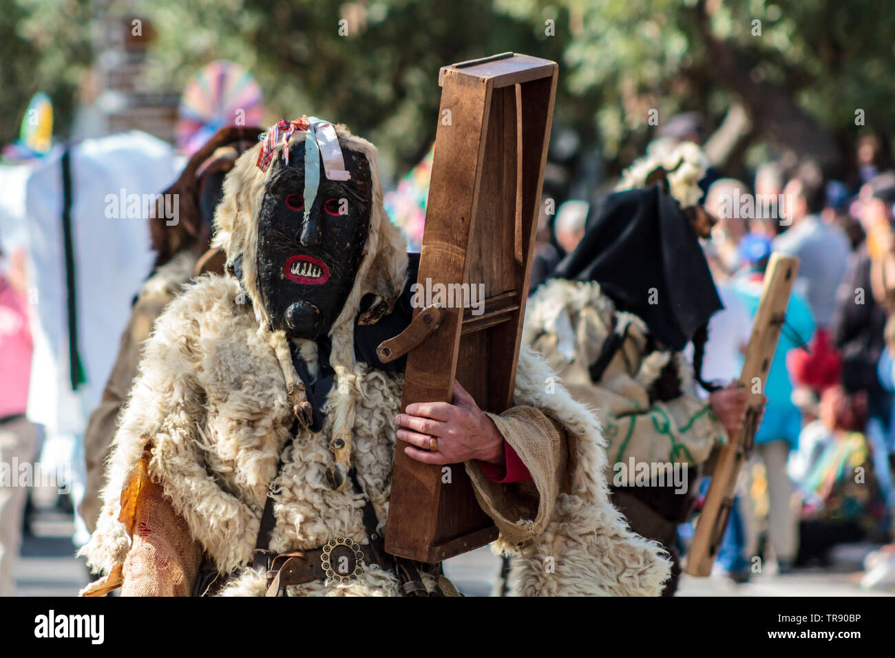 Lisbona, Portogallo: 18 Maggio 2019: Maschera iberica parata del Festival di Lisbona Foto Stock