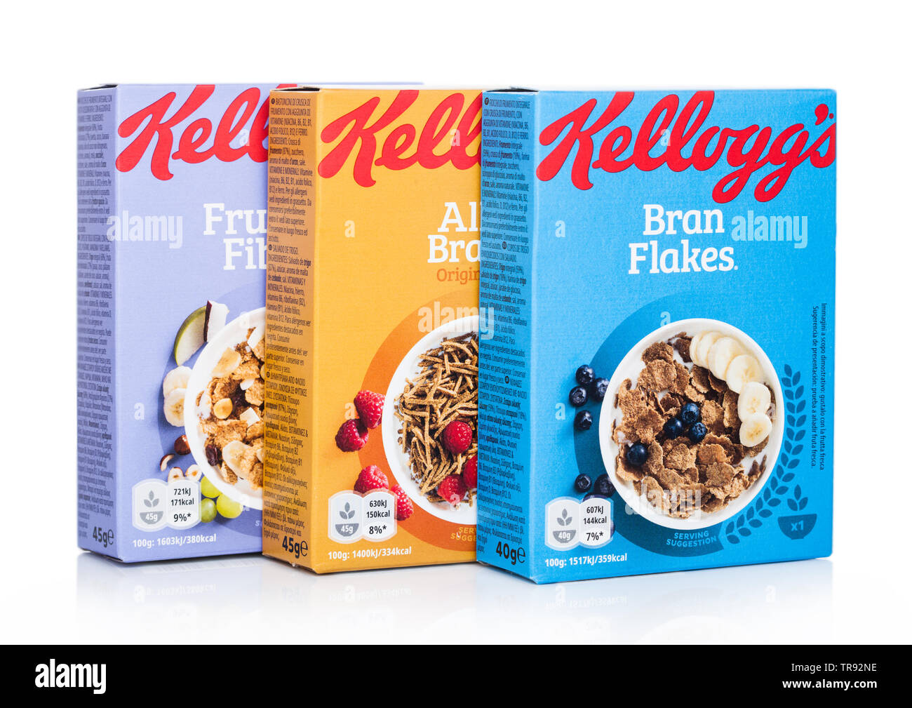 LONDON, Regno Unito - 29 Maggio 2019: varie caselle della Kellogg's fiocchi, nuova edizione di cibo sano granella sul bianco. Foto Stock