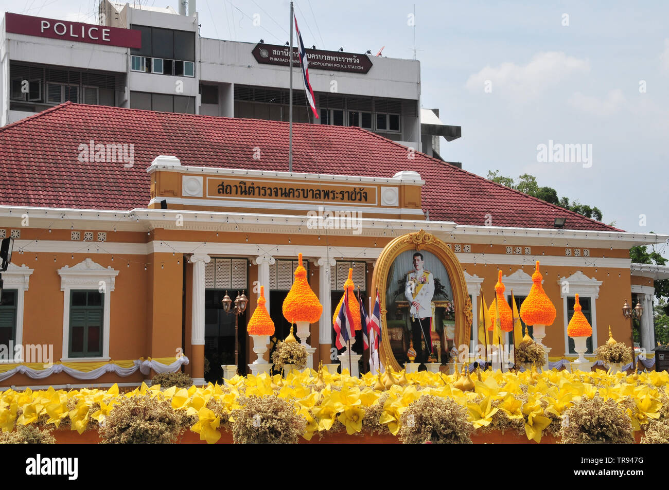 BANGKOK, Tailandia - 8 Maggio 2019 : decorare il fiore arco nella parte anteriore del phrarachawang metro police. Da maggio 29 - 31, 2019 per mostrare la fedeltà e un sen Foto Stock