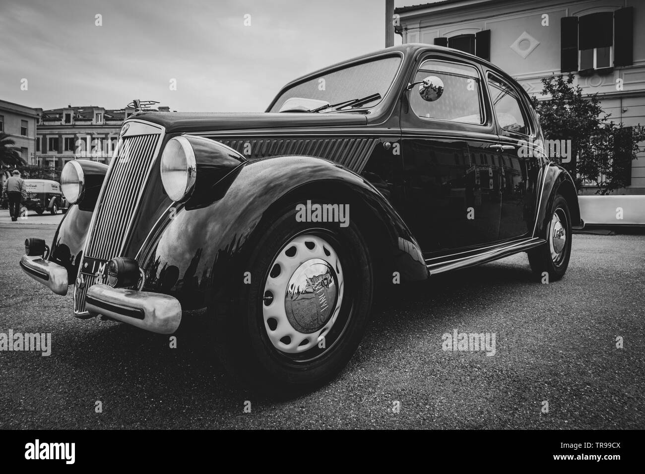 Close up Lancia Andrea classico auto parcheggiata in una strada a Imperia durante il raid di auto d'epoca Foto Stock