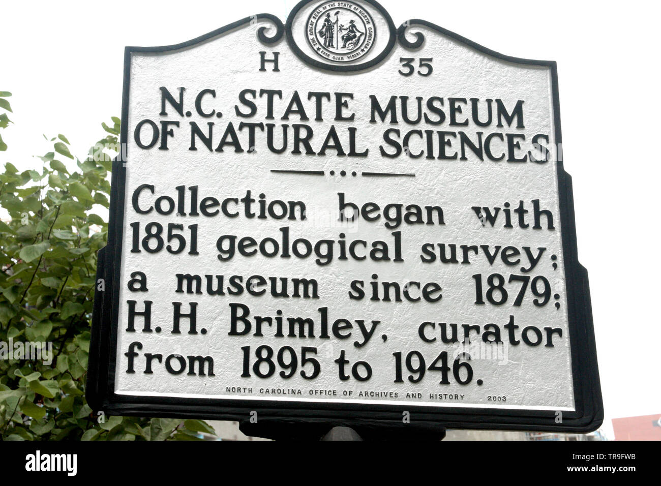 Marcatore storico al di fuori della Carolina del Nord e il Museo di Scienze Naturali di Charlotte, NC, Stati Uniti d'America Foto Stock