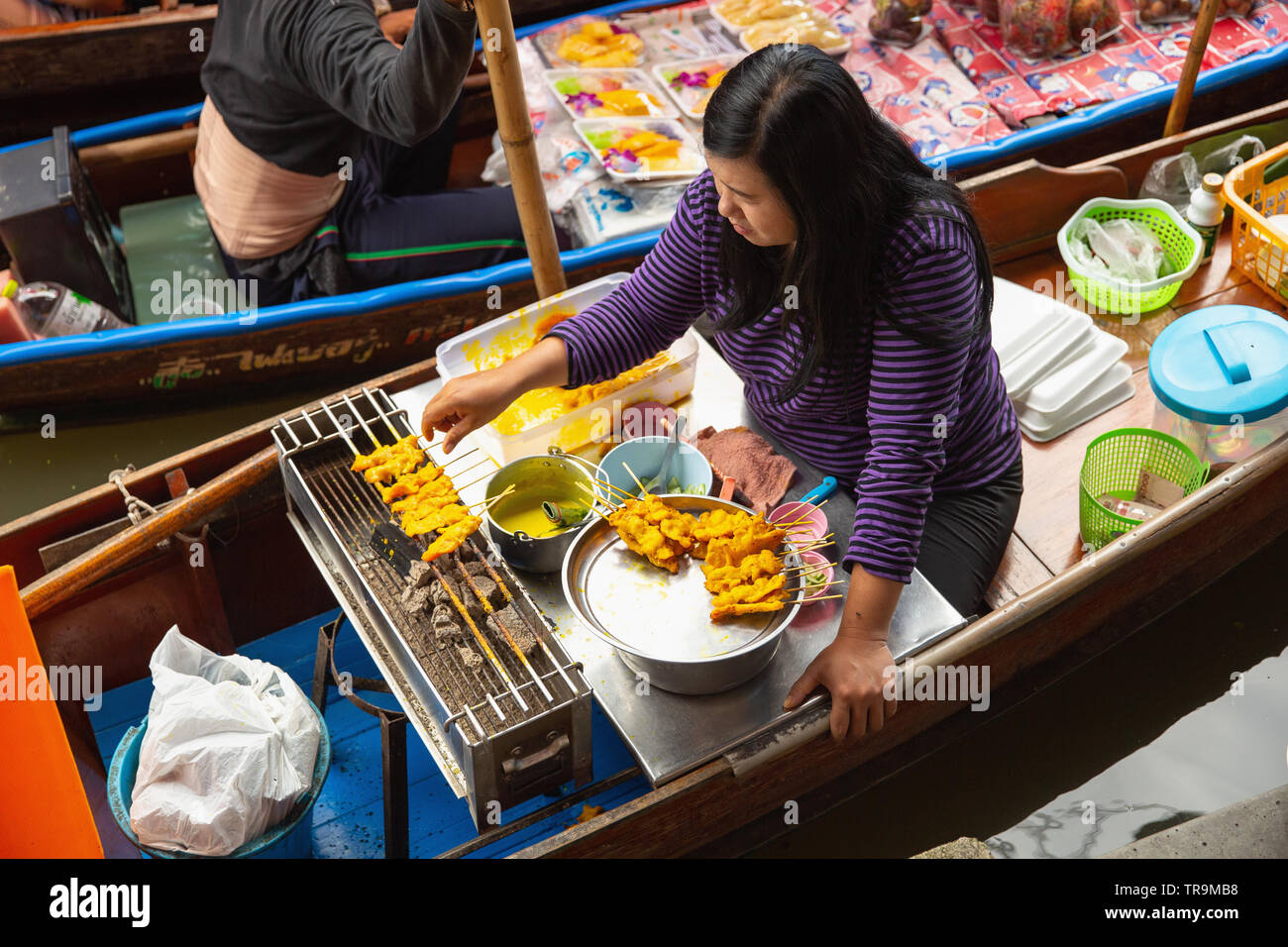 Mercato Galleggiante di Damnoen Saduak, Damnoen Saduak District, la provincia Ratchaburi, vicino a Bangkok, Thailandia, Asia Foto Stock