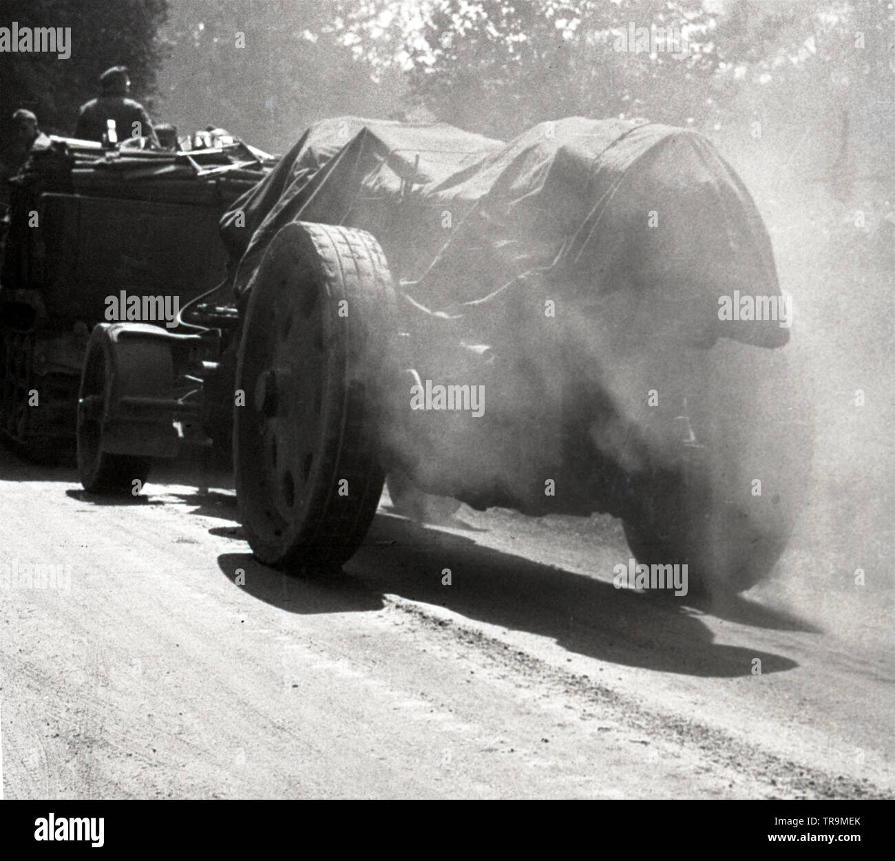 Wehrmacht Heer Schwere Feldkanone K16 / K 429 15 cm (Krupp) mit Sd.Kfz 7 8 Tonnen - Esercito Tedesco Field-Cannon pesanti K16 15cm Foto Stock