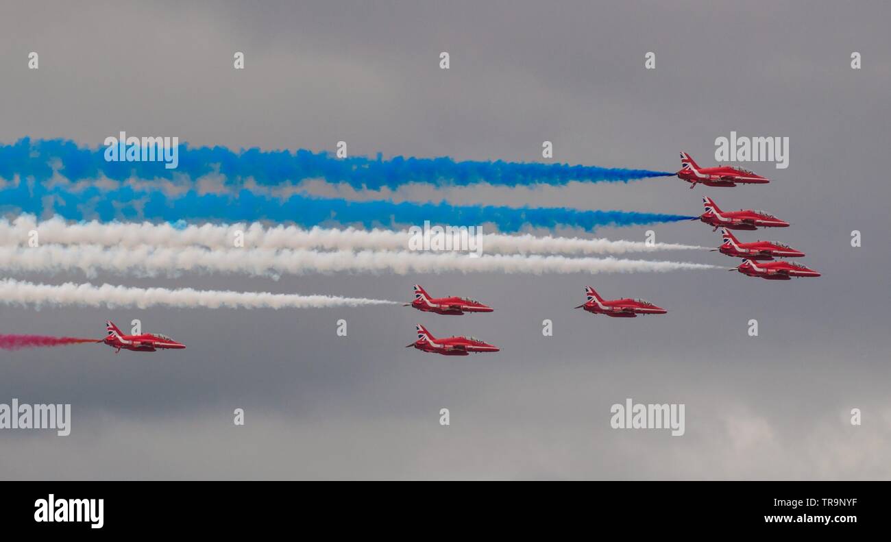 Le frecce rosse Display tallonamento del Team rosso e bianco fumo blu Foto Stock