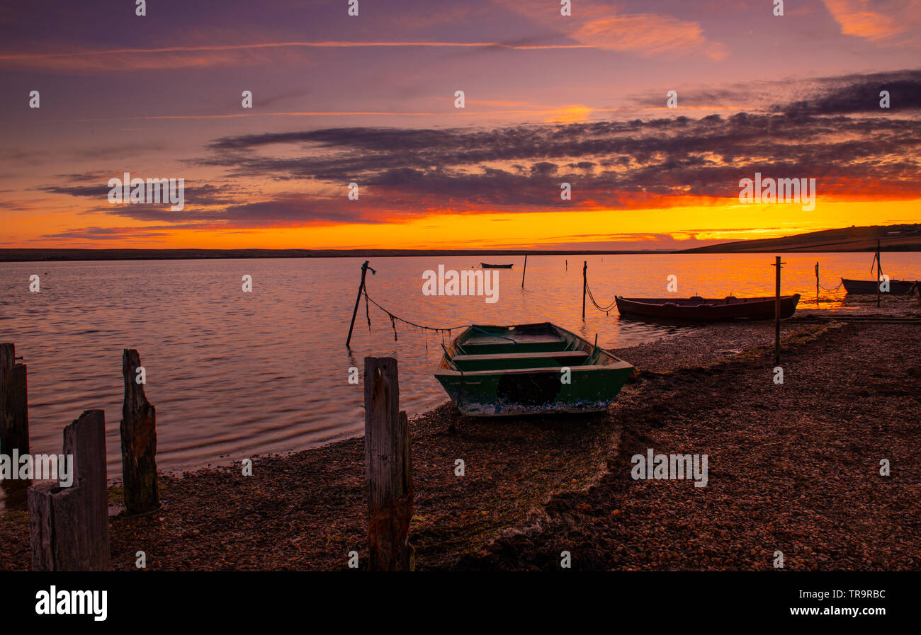 Est Flotta, Dorset, Regno Unito. Il 31 maggio 2019. Regno Unito: Meteo bel tramonto colori sopra la laguna della flotta l'ultimo giorno di primavera. Credito: Celia McMahon/Alamy Live News. Foto Stock
