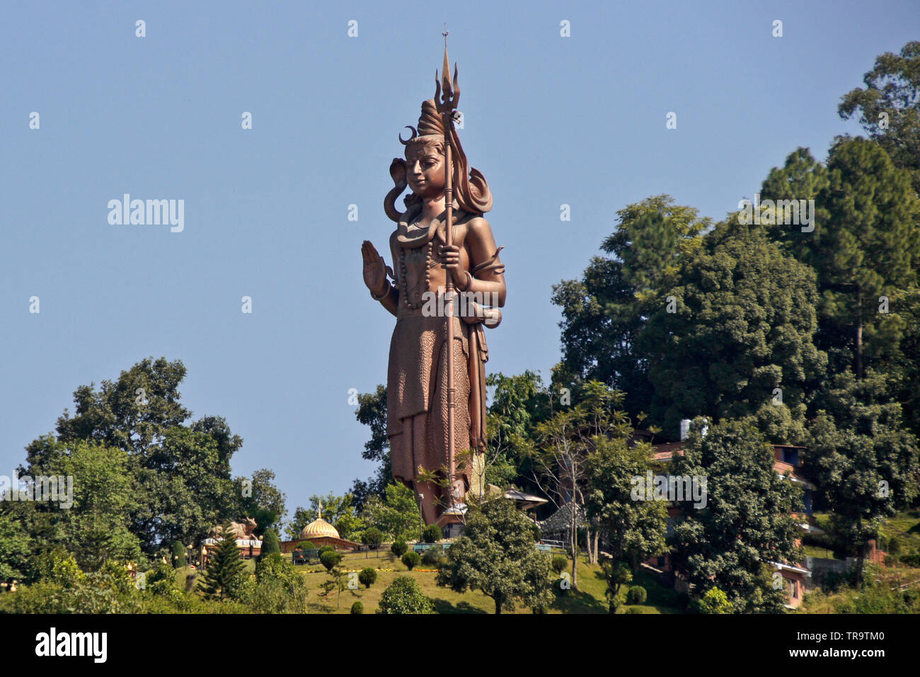 Grande statua in rame del Kailashnath Mahadev, progettato per assomigliare ad immagini del dio indù Signore Shiva, Sanga, Nepal Foto Stock