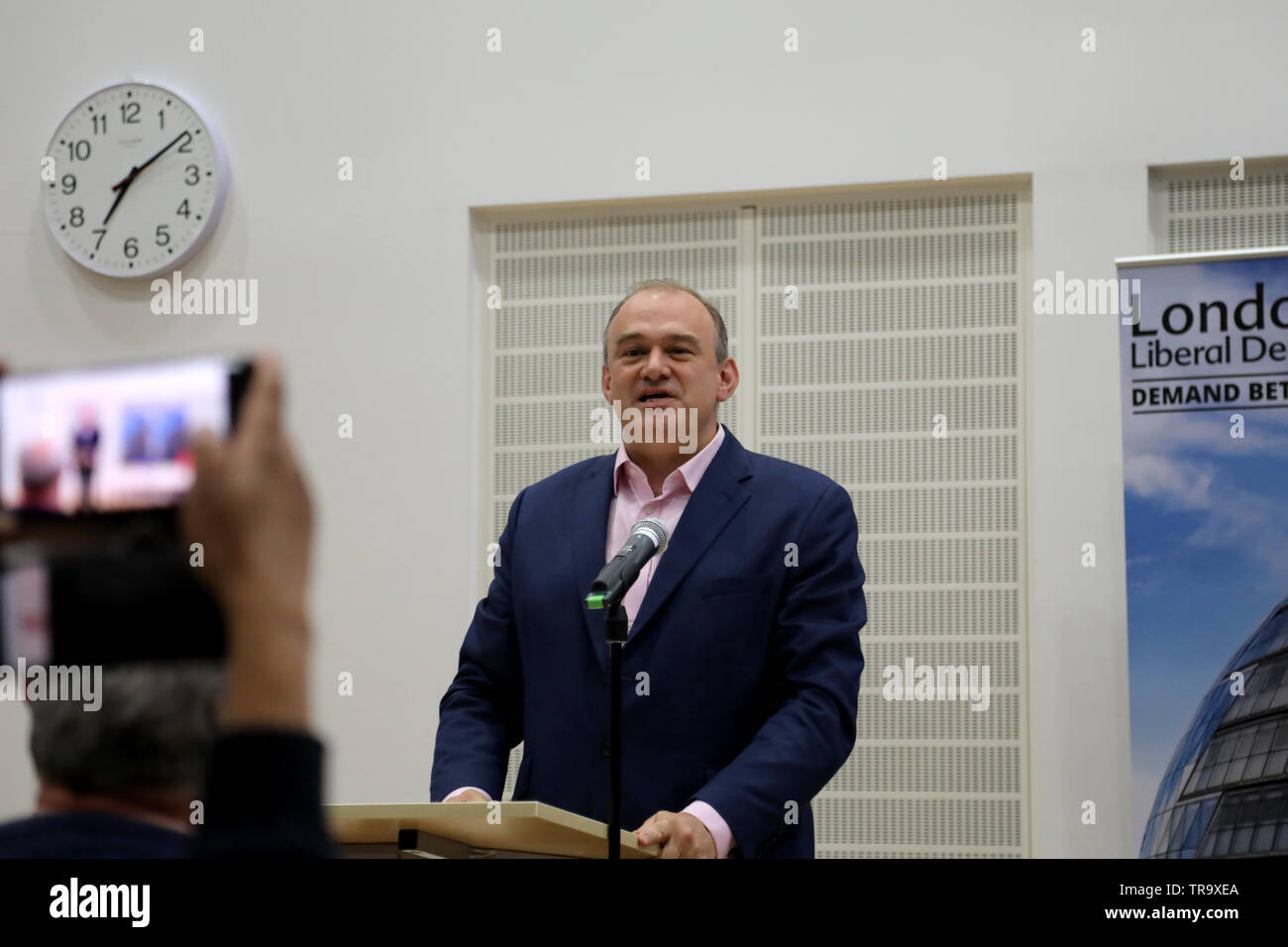 London / UK - 31 Maggio 2019: Ed Davey, il gruppo del Partito europeo dei liberali democratici MP per Kingston e Surbiton, parlando al partito la leadership di elezione hustings presso la City di Londra Academy di Highbury, a nord di Londra Foto Stock