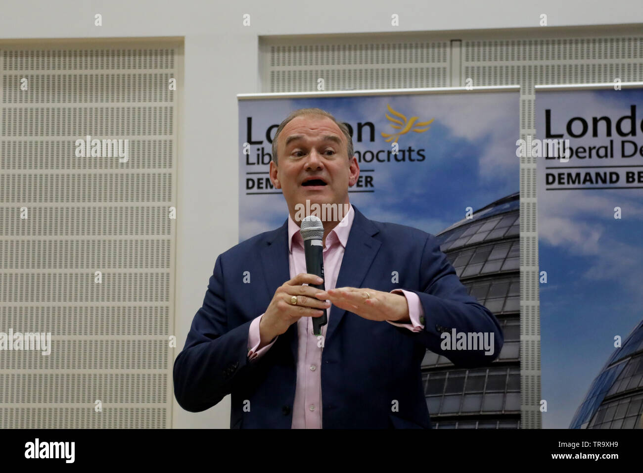 London / UK - 31 Maggio 2019: Ed Davey, il gruppo del Partito europeo dei liberali democratici MP per Kingston e Surbiton, parlando al partito la leadership di elezione hustings presso la City di Londra Academy di Highbury, a nord di Londra Foto Stock