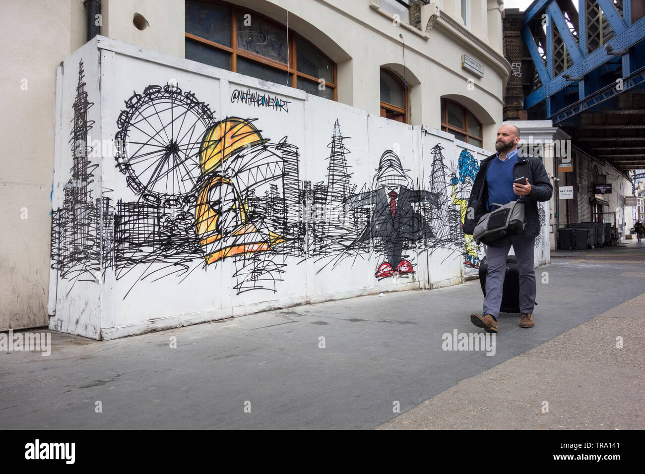 Nathan Bowen di arte di strada a Southwark Street vicino al Mercato di Borough, Southwark, Londra, Regno Unito Foto Stock