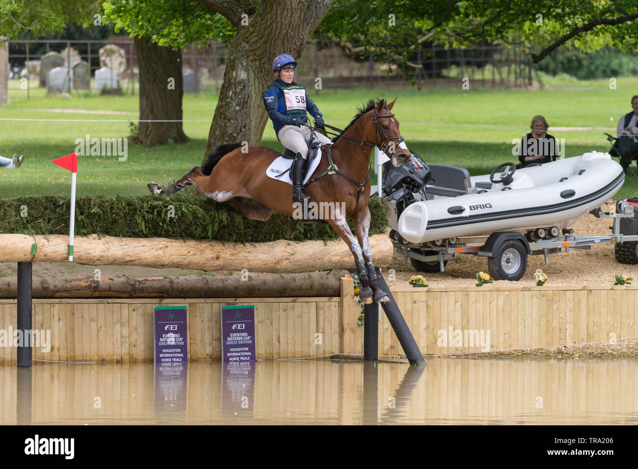Saraceni feed cavallo Houghton International Horse Trials, Norfolk, Inghilterra , 26 maggio 2019, Zara Tindall e il suo cavallo Watkins andando attraverso il Suzu Foto Stock