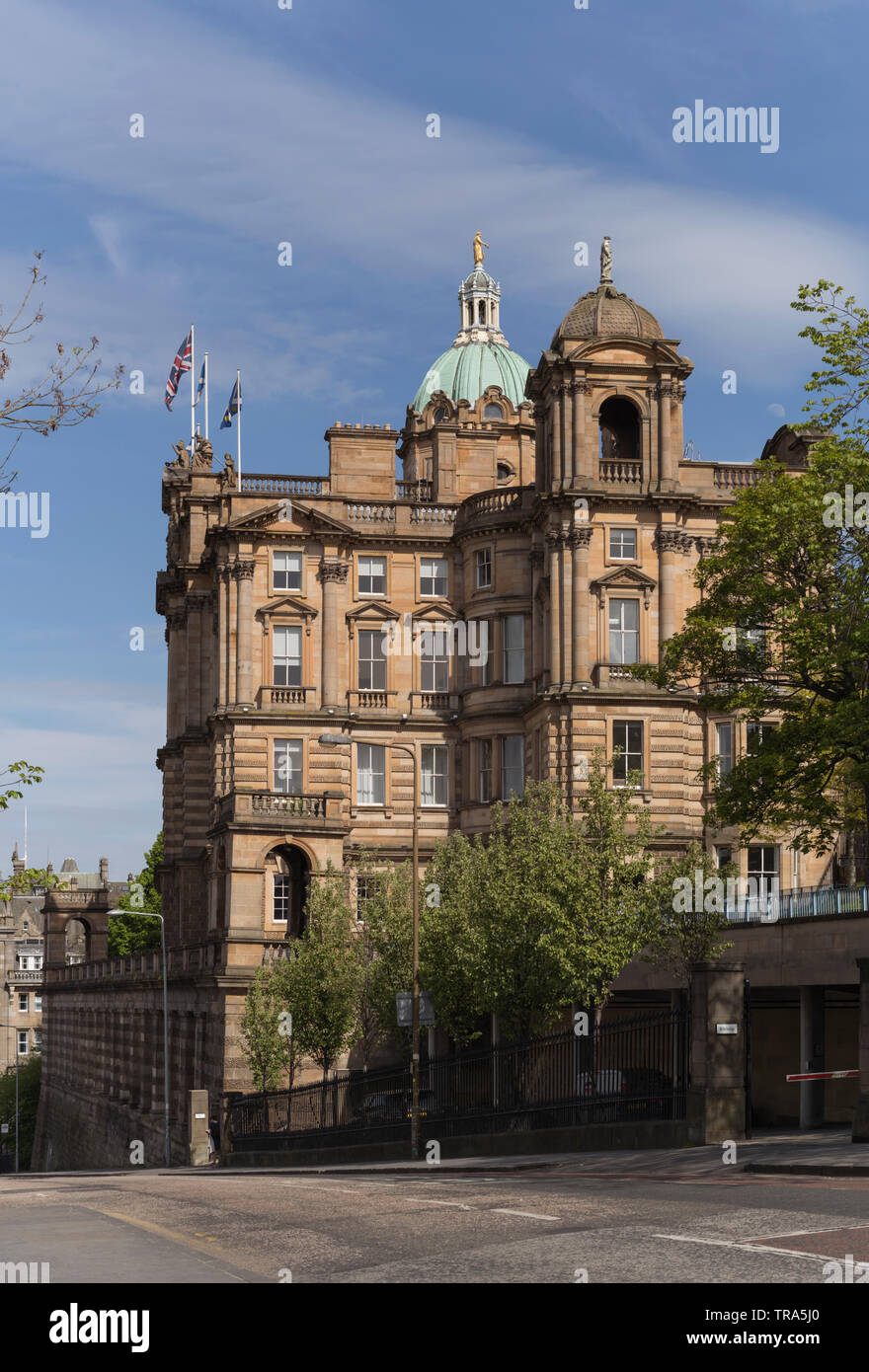 La facciata ovest della Lloyds Banking Group sede sulla Montagnola, Edimburgo,fu ricostruita da David Bryce durante il 1870s Foto Stock