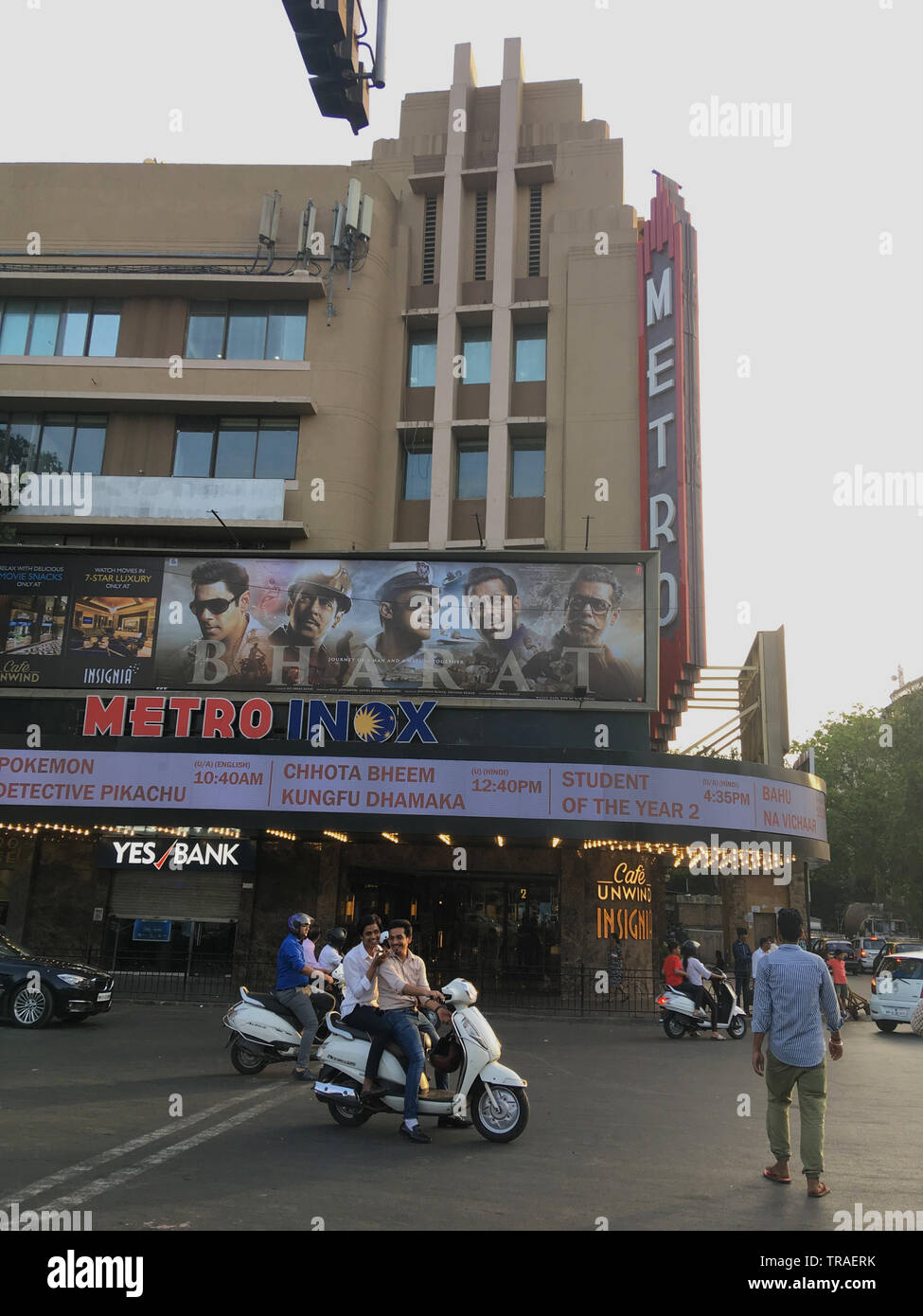 31 Mar 2019 Cinema Metro è Art Deco Heritage movie theater in Mumbai costruito nel 1938 in Mumbai India Maharashtra Foto Stock