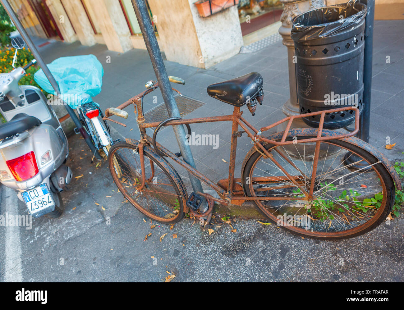 Sorrento, una cittadina che si affaccia sulla baia di Napoli in Italia meridionale. Foto Stock