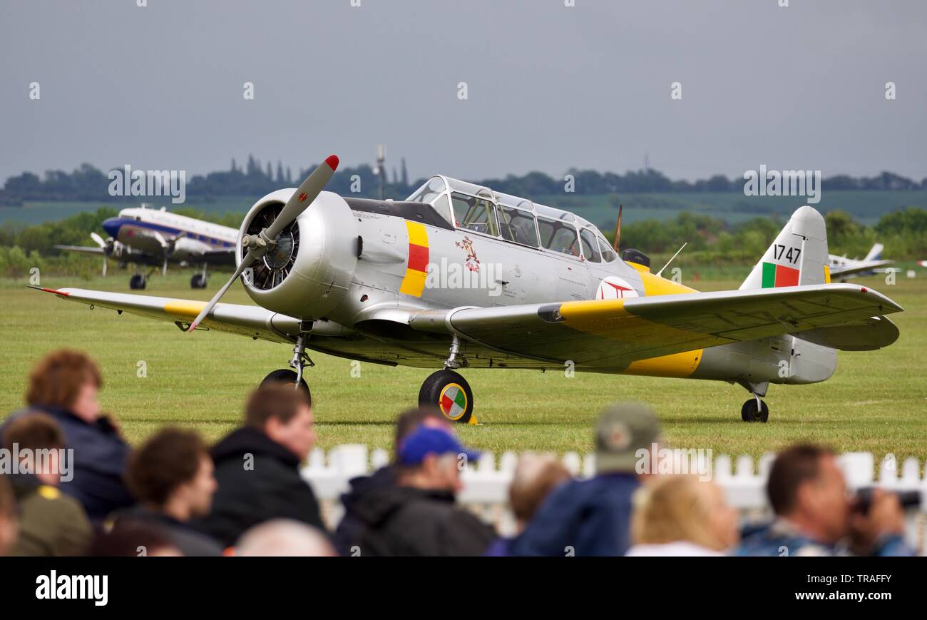 North American Harvard 1747con un Portogallo Air Force vernice schema al 2019 Duxford Air Festival Foto Stock