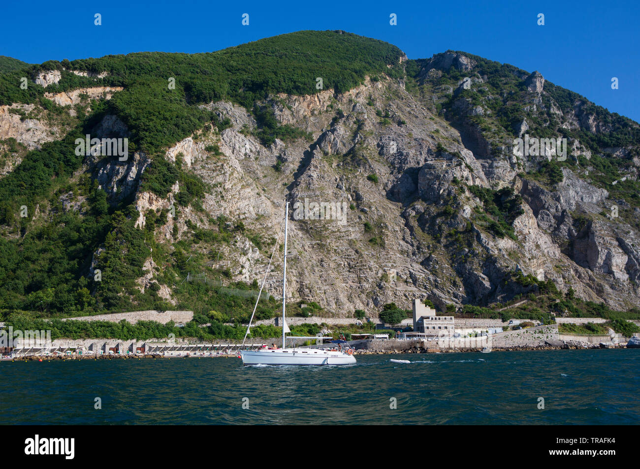 La Costiera Amalfitana presso la Baia di Napoli tra Napoli e Sorrento in Italia meridionale. Foto Stock