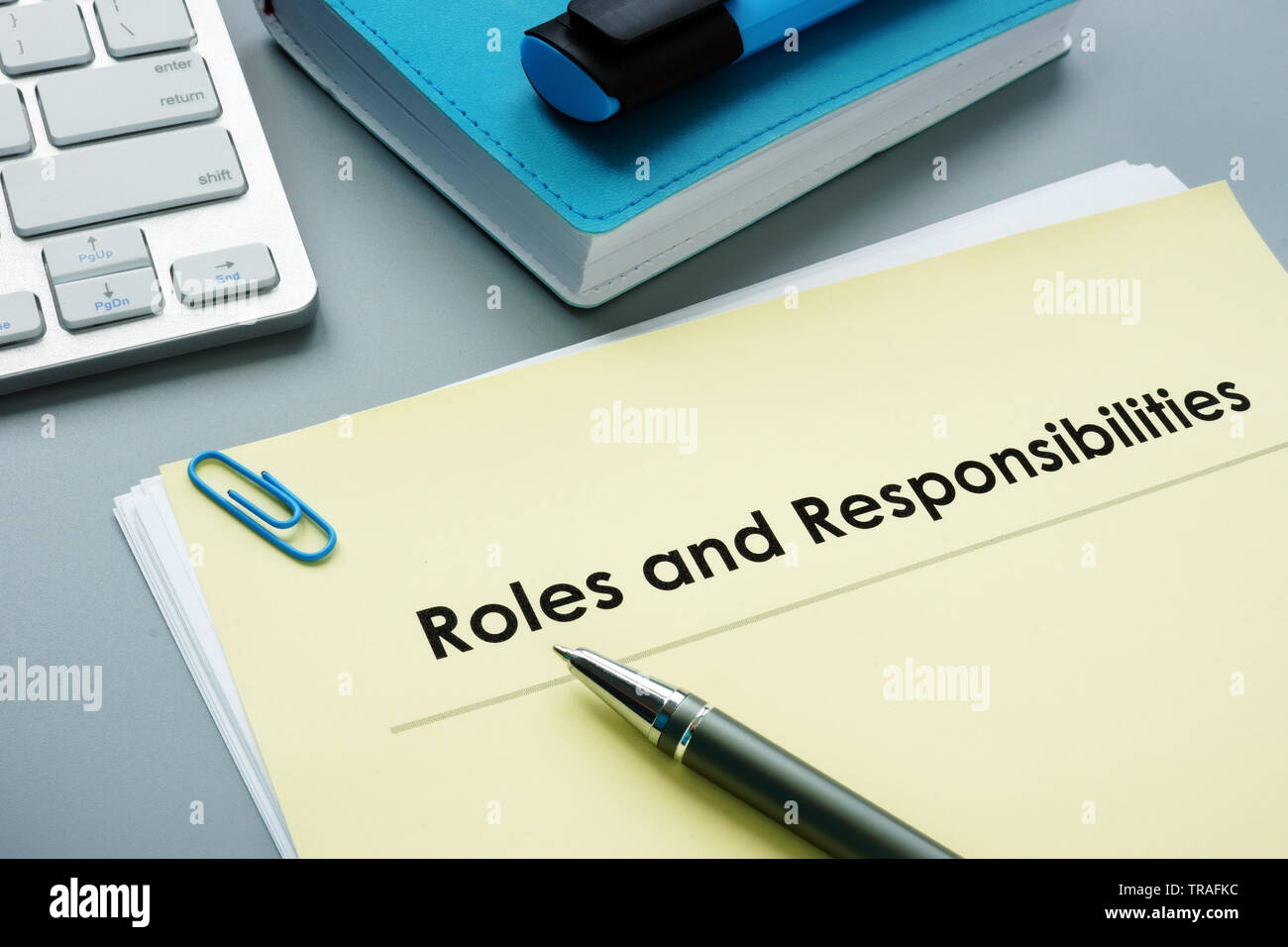 I ruoli e le responsabilità dei documenti in ufficio. Foto Stock