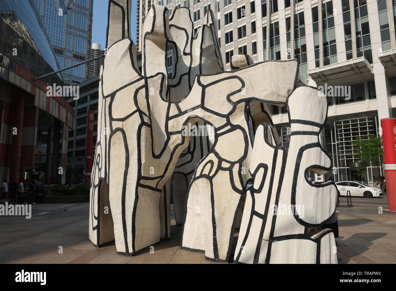 Monumento di bestia permanente è una scultura da Jean Dubuffet nella parte anteriore del Helmut Jahn progettato James R. Thompson Center nel Loop area comunitaria Foto Stock
