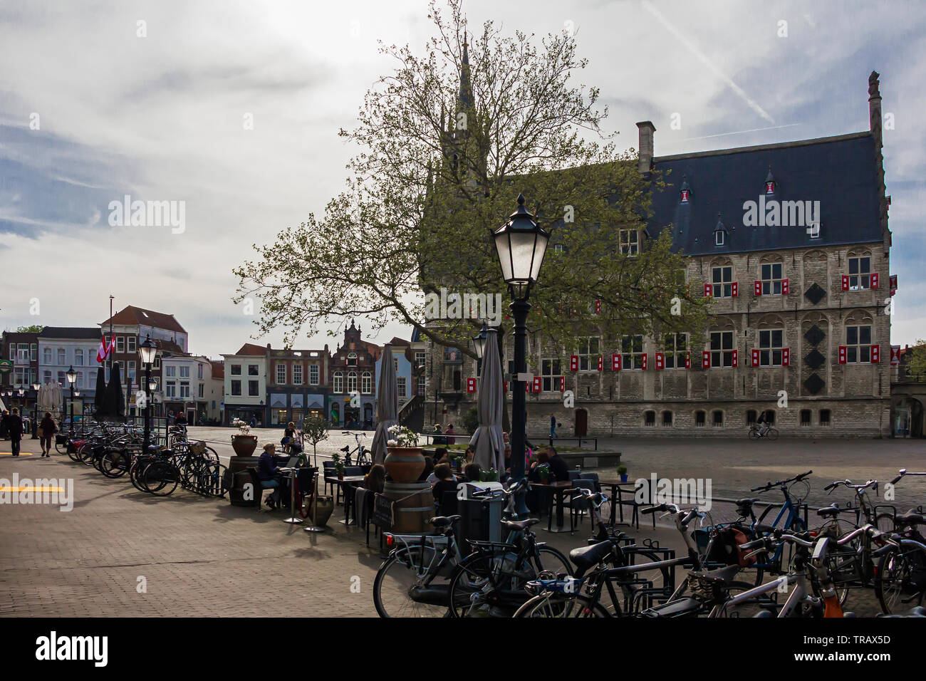 Gouda, Holland, Paesi Bassi, 23 Aprile 2019 - gotico medievale city hall nel centro della piazza della città vecchia di Gauda, chiudere alcune viste di edificio con t Foto Stock