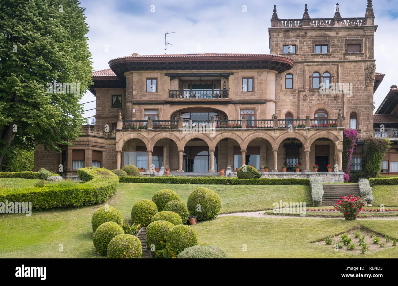 Grand Villa Palacio Lezama Leguizamonand e il suo giardino di fronte a Getxo lungomare, Getxo, Biscaglia, Paesi Baschi, Spagna. Foto Stock