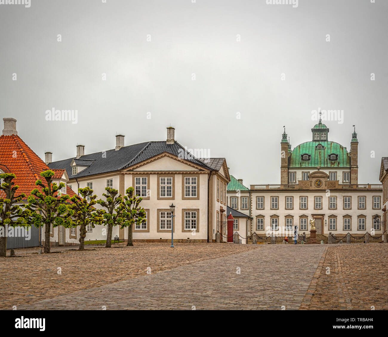 Fredensborg Palace è un palazzo situato sulla sponda orientale del Lago Esrum in Fredensborg sull'isola di Zealand in Danimarca. Foto Stock