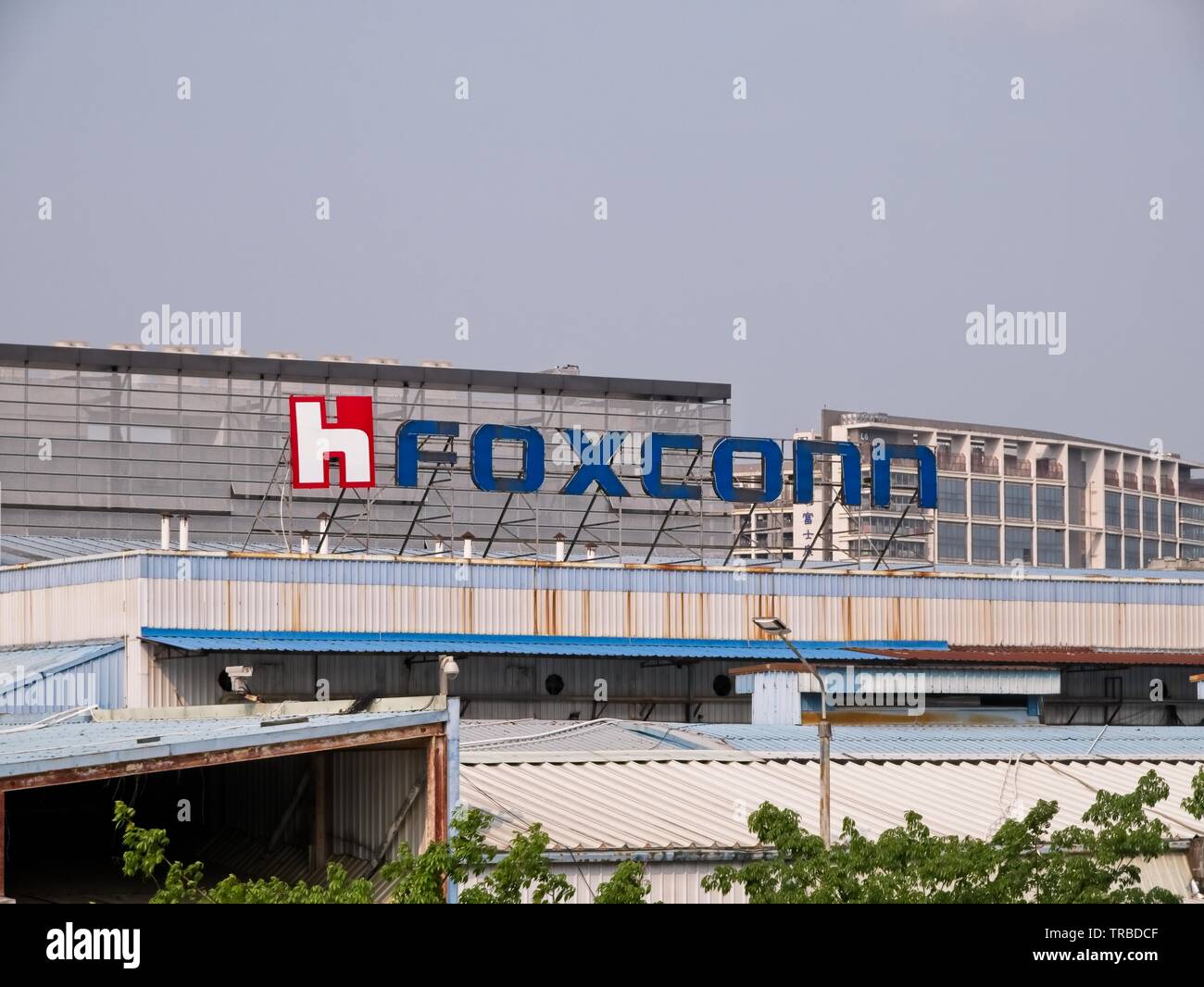 Fabbrica di Foxconn a Shenzhen con logo Foto Stock