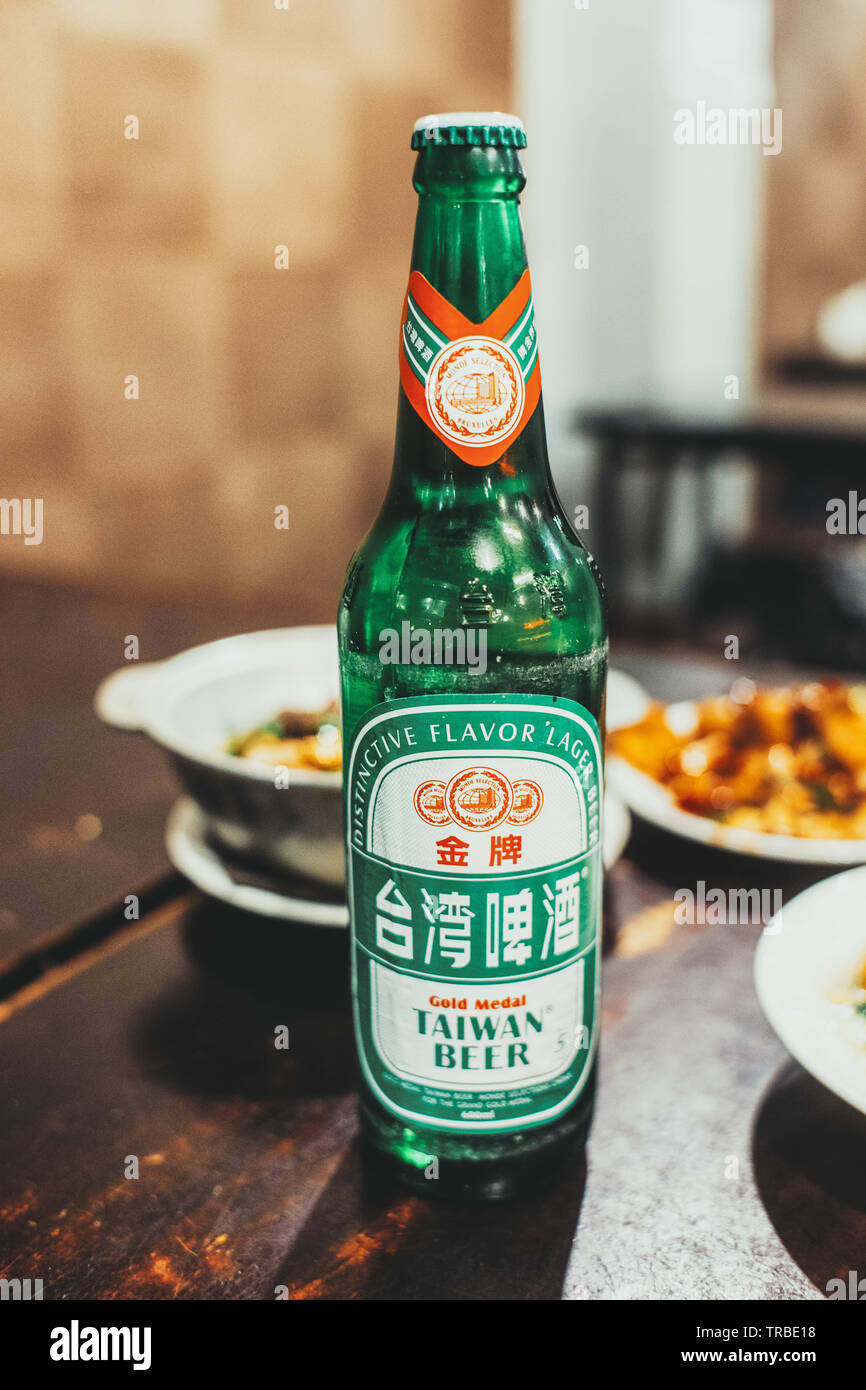 Taiwan birra per la cena con piatti. Foto Stock