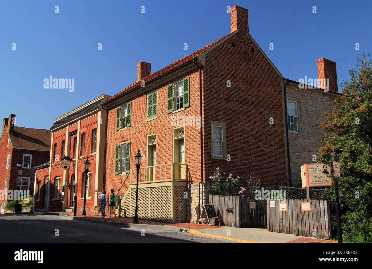 La Stonewall Jackson House, qui illustrato, è un prominente punto di riferimento e meta di attrazione turistica nella storica cittadina di Lexington Virginia Foto Stock