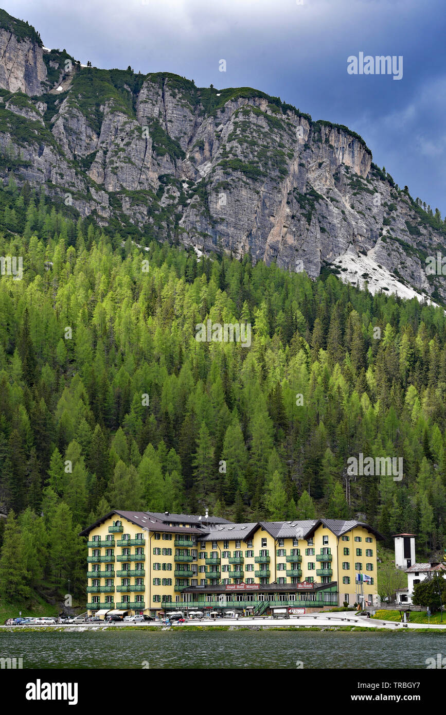 Grand Hotel Misurina accanto al Lago di Misurina nelle bellissime Dolomiti, il lago naturale più grande del Cadore regione, Dolomiti, Veneto, Italia. Foto Stock