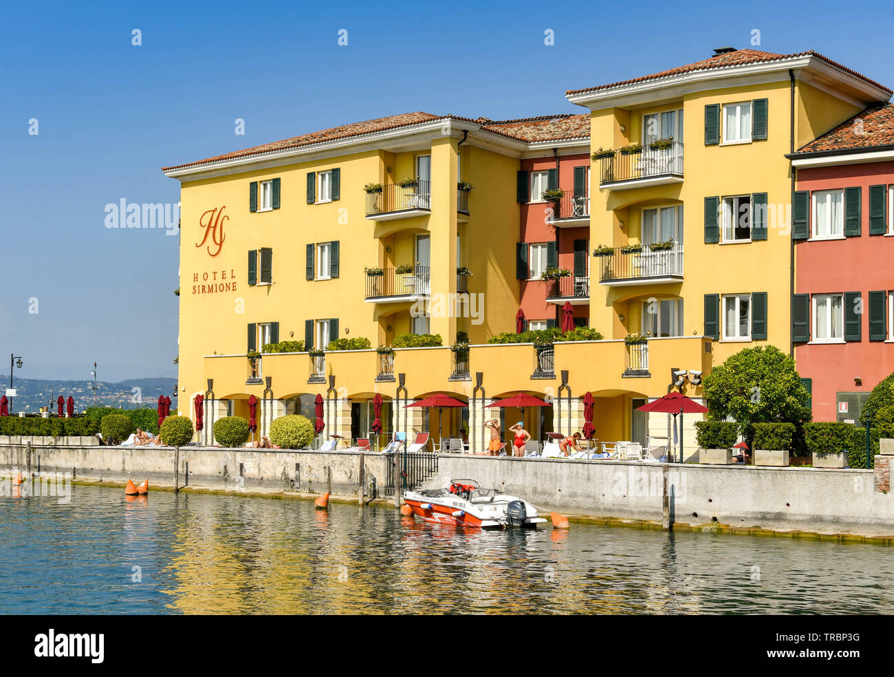 SIRMIONE SUL LAGO DI GARDA, Italia - Settembre 2018: L'Hotel Sirmione sul lago a Sirmione sul Lago di Garda. Foto Stock