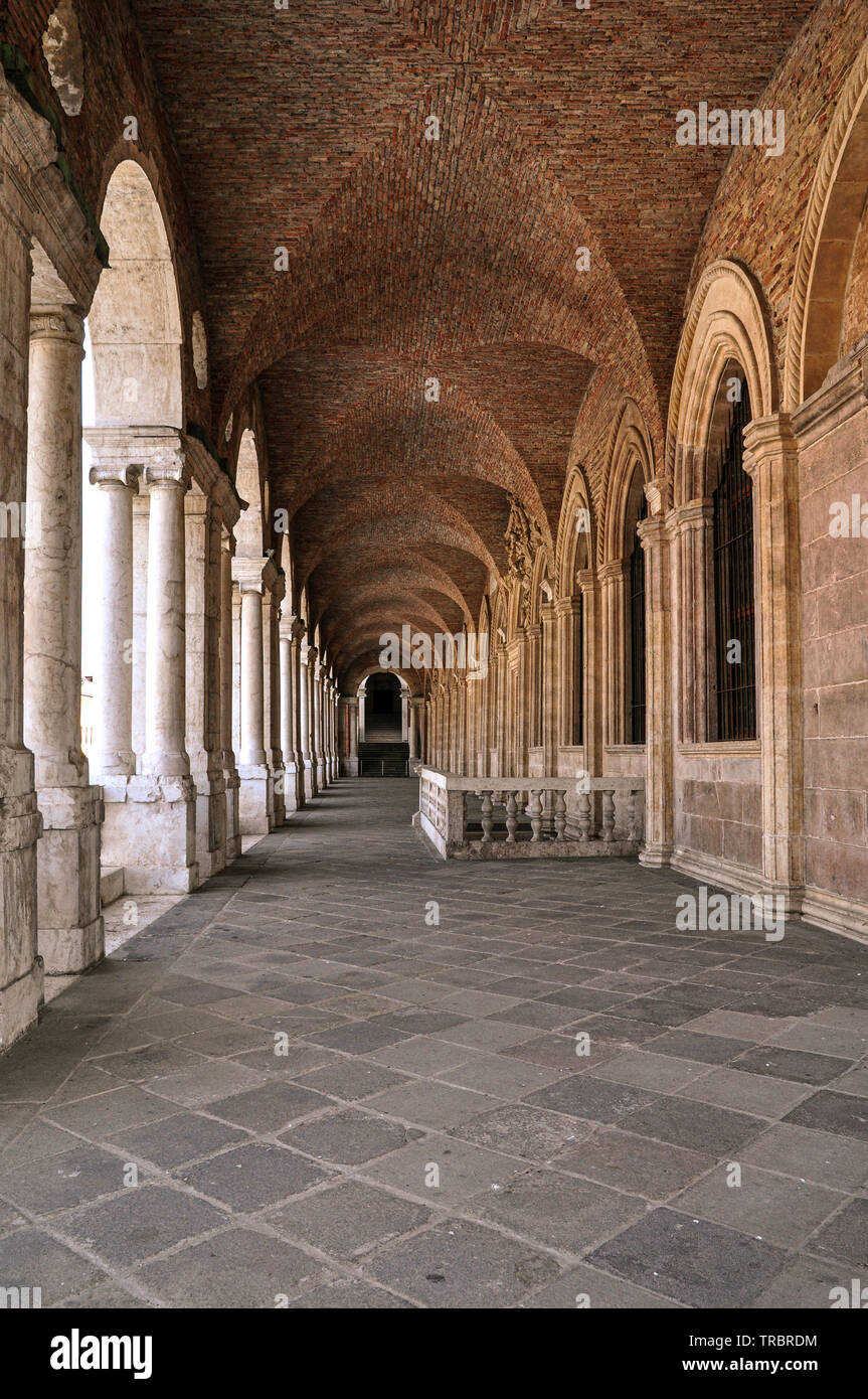 Una Vista Dell interno Della Loggia Superiore Della Basilica Palladiana una-vista-dell-interno-della-loggia-superiore-della-basilica-palladiana