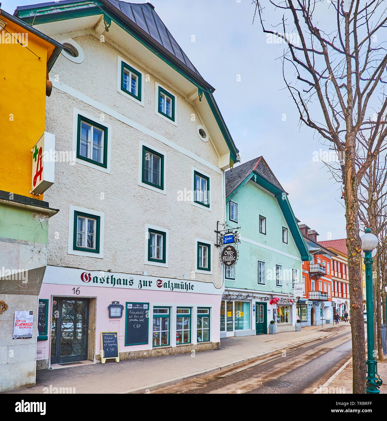 BAD Ischl Austria - 20 febbraio 2019: l'Esplanade terrapieno è un bel posto per fare shopping o visitare tradizionale ristorante austriaco, il 2 febbraio Foto Stock