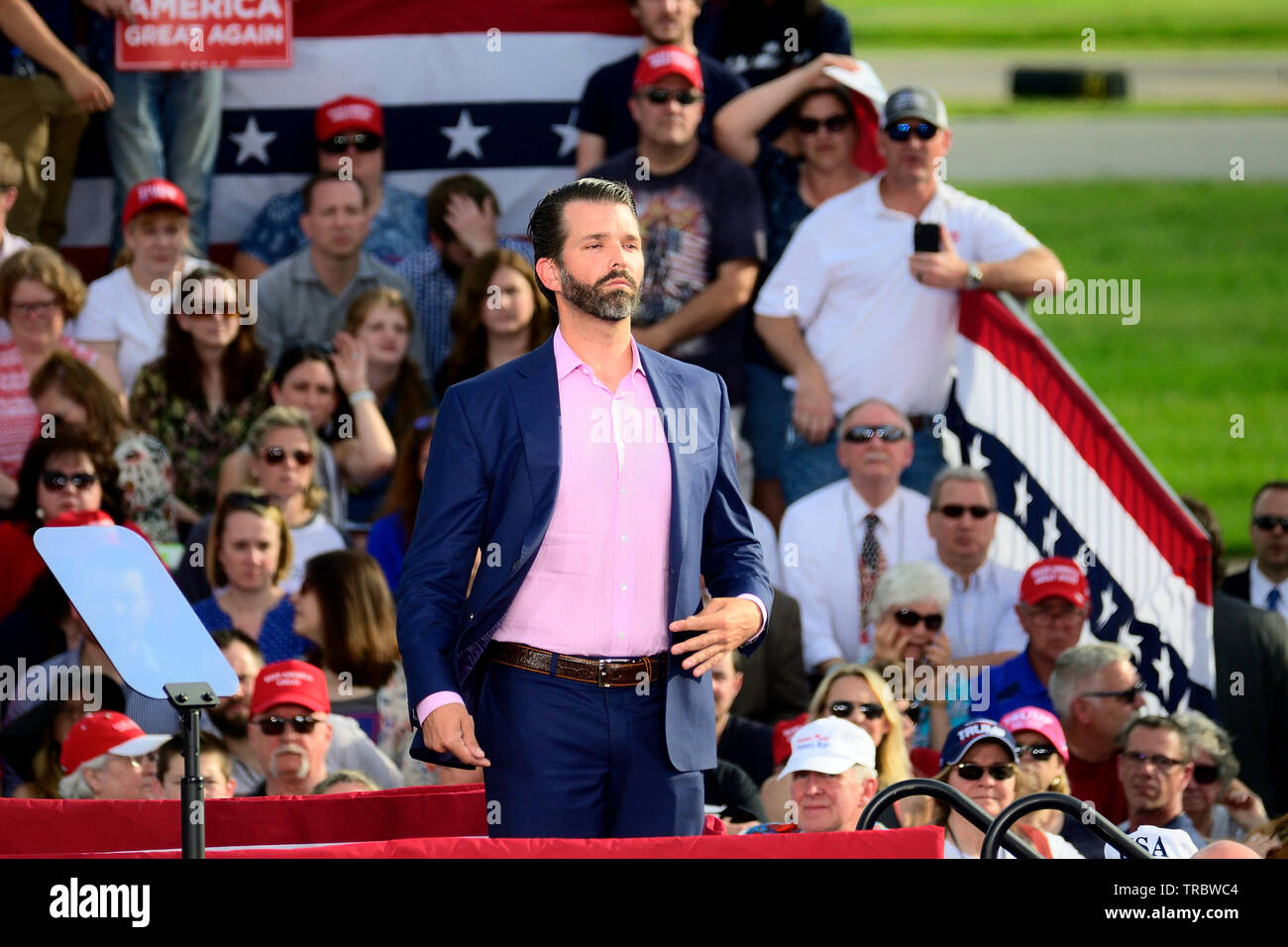 Donald Trump Jr parla sul palco durante una campagna rally con il presidente USA Trump a una maga nel rally Montoursville, PA il 20 maggio. Foto Stock