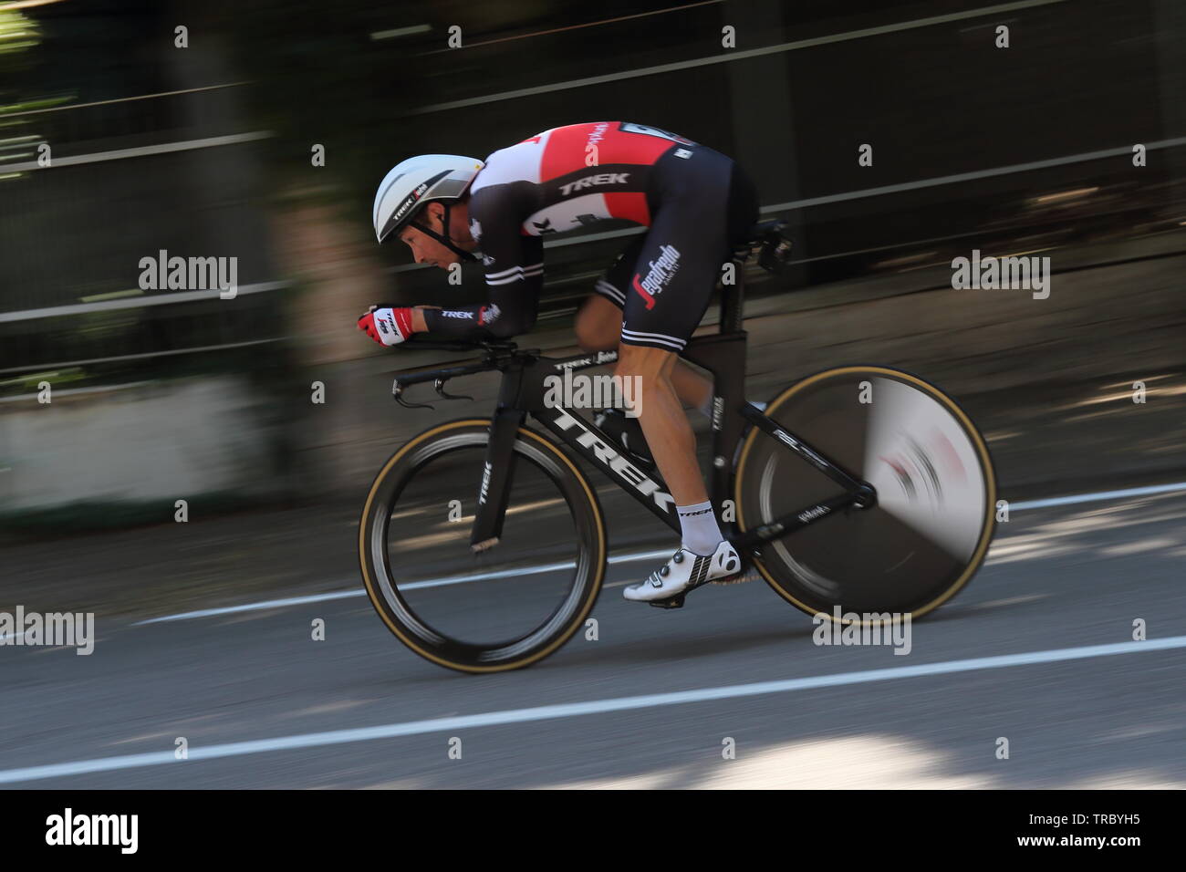 Verona, Italia. 02nd, Giu 2019. William Clarke da Australia (Trek-Segafredo Team) durante l'ultimo stadio 21 del 102º Giro d' Italia, Tour d'Italia 2019 - gara ciclistica, 17km a cronometro individuale da Verona Fiera insieme Torricelle nella città di Verona, per terminare in Arena di Verona in Verona, Italia, 03 giugno 2019. (Foto) Alejandro Sala/Alamy News Foto Stock