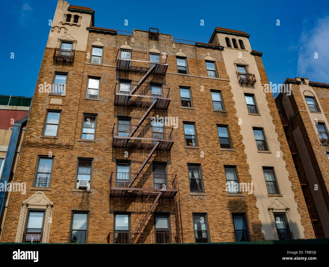 Appartamenti residenziali e di emergenza antincendio Scale di escape Foto Stock