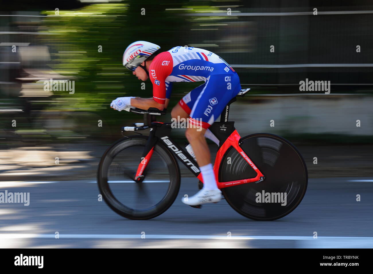 Verona, Italia. 02nd, Giu 2019. Arnaud Demare dalla Francia (Groupama-FDJ Team) durante l'ultimo stadio 21 del 102º Giro d' Italia, Tour d'Italia 2019 - gara ciclistica, 17km a cronometro individuale da Verona Fiera insieme Torricelle nella città di Verona, per terminare in Arena di Verona in Verona, Italia, 03 giugno 2019. (Foto) Alejandro Sala/Alamy News Foto Stock