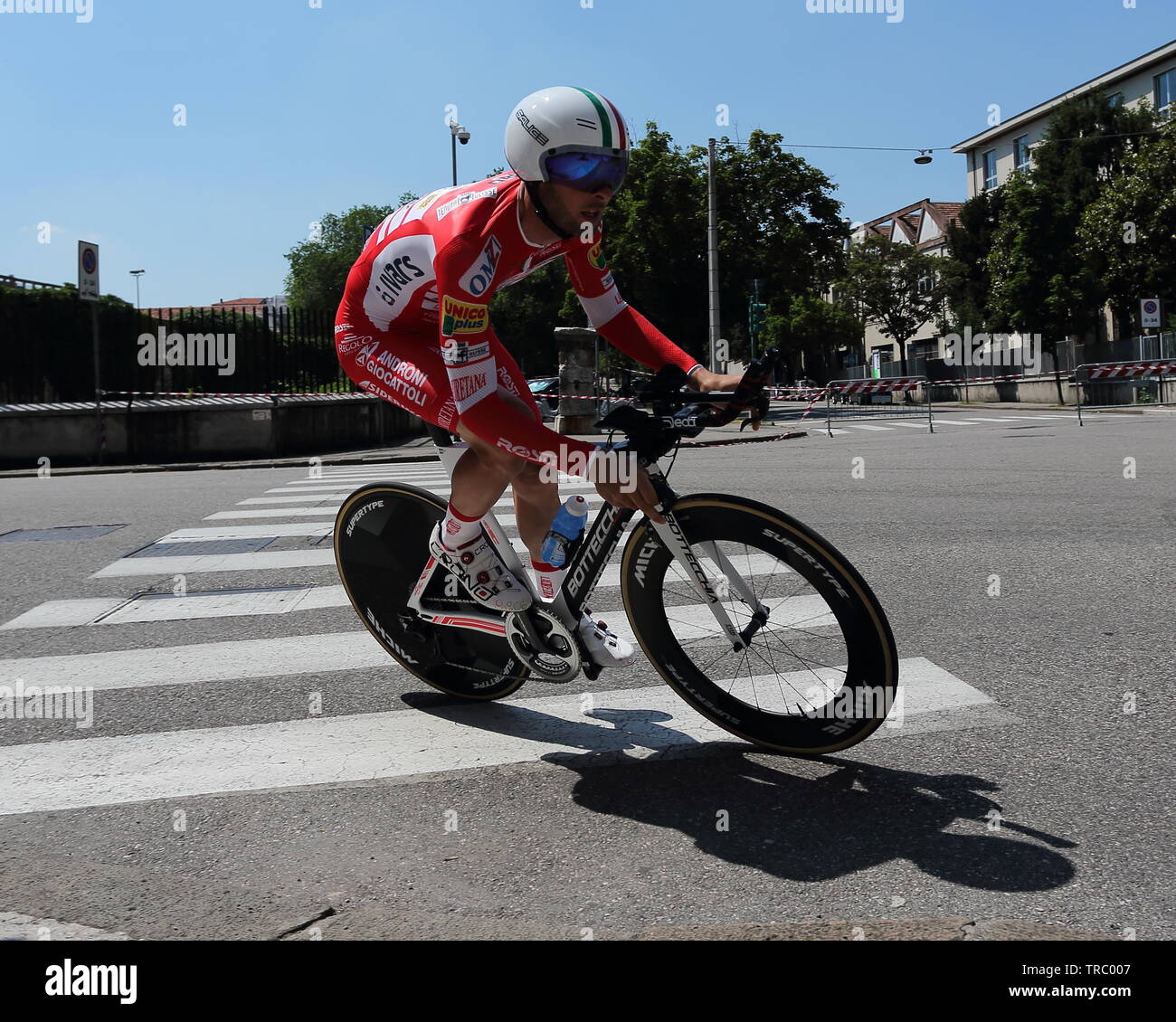 Verona, Italia. 02nd, Giu 2019. Marco Frapporti da Italia (Androni Giocattoli-Sidermec Team) durante l'ultimo stadio 21 del 102º Giro d' Italia, Tour d'Italia 2019 - gara ciclistica, 17km a cronometro individuale da Verona Fiera insieme Torricelle nella città di Verona, per terminare in Arena di Verona in Verona, Italia, 03 giugno 2019. (Foto) Alejandro Sala/Alamy News Foto Stock