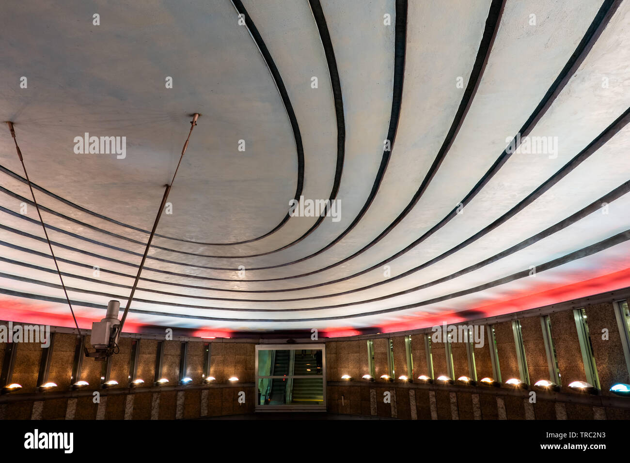 Abstract architettura del soffitto a Varsavia la stazione metro, Polonia. Foto Stock