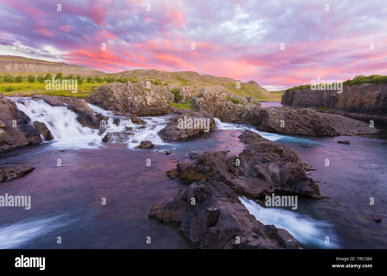 Islanda Paesaggio: fotografie con lunghi tempi di esposizione: cascata Glanni al tramonto, Islanda Foto Stock