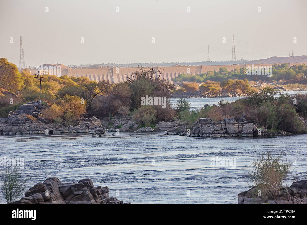 Close up Assuan diga bassa vicino Jazirat Salujah vicino a Aswan Foto Stock