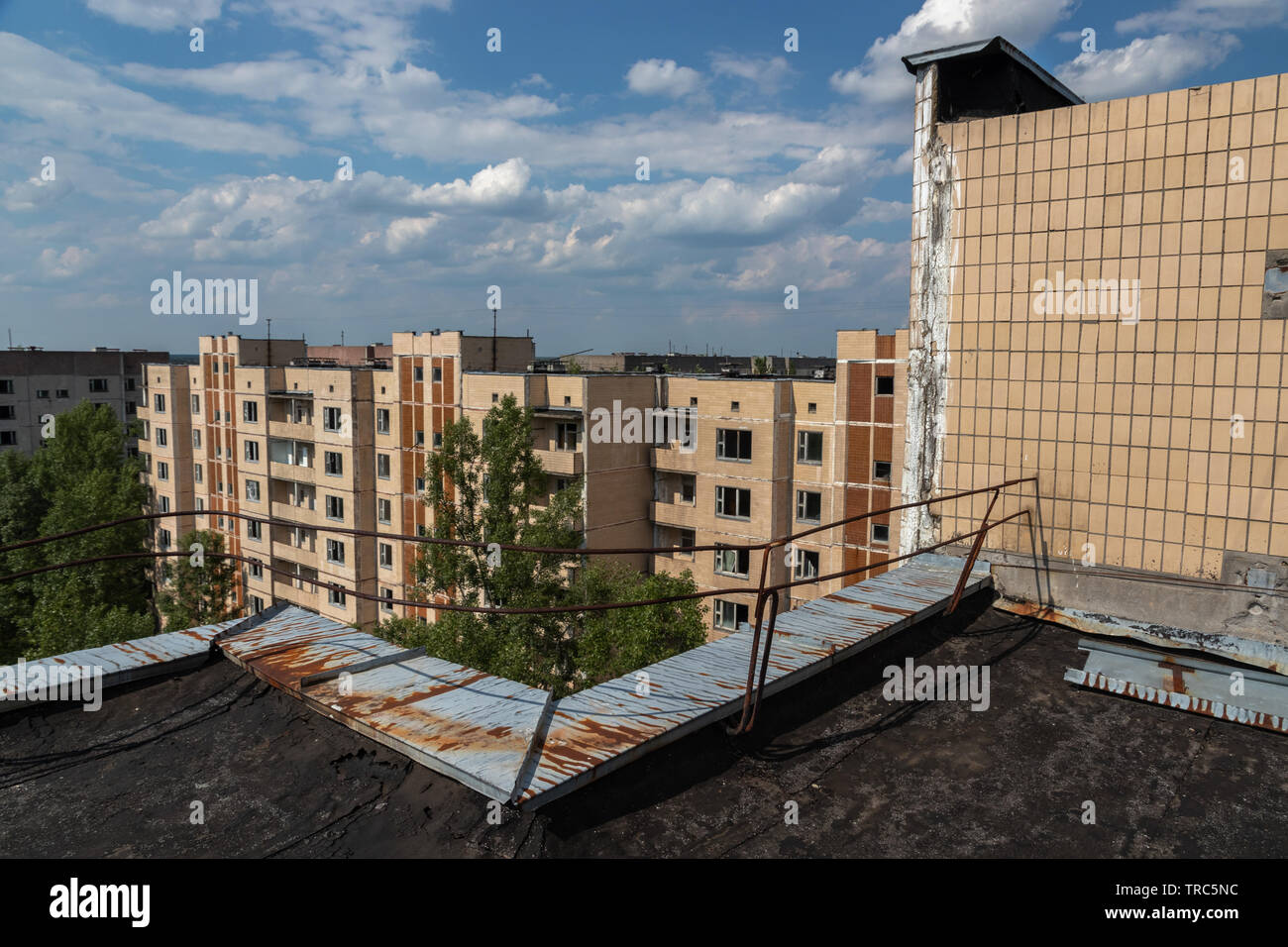 Vista dal tetto della città abbandonate di pripjat vicino alla ex centrale nucleare di Cernobyl Cernobyl, zona di esclusione, , Ucraina Foto Stock