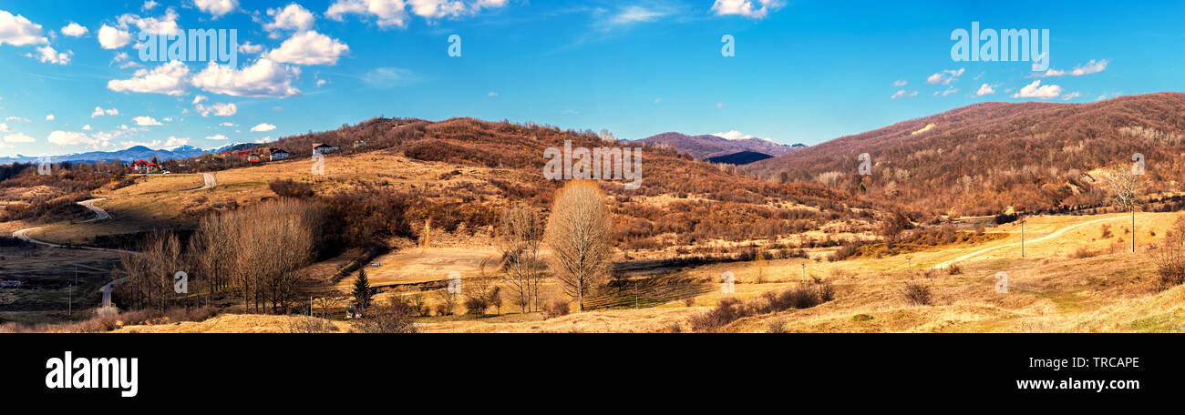 Panorama di colline in primavera tempo Foto Stock