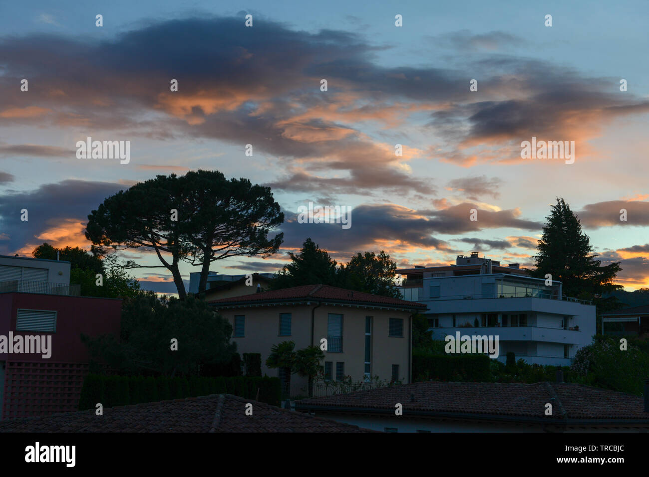 Scenic tramonto a Gentilino sul Ticino nella parte italiana della Svizzera Foto Stock