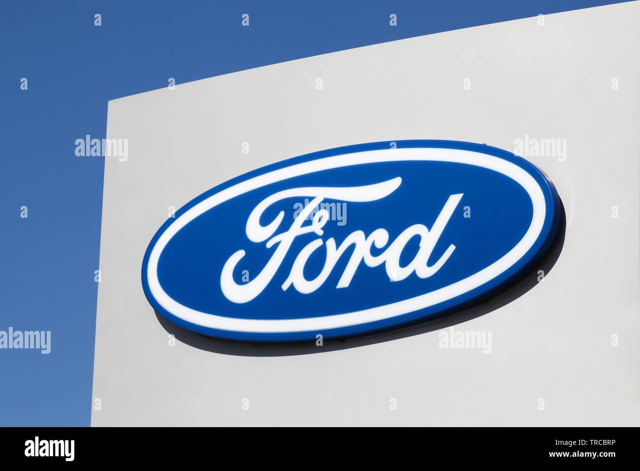 Risskov, Danimarca - 11 Maggio 2019: Ford logo su una parete. Ford è una multinazionale americana automobilistico con sede a Dearborn, Michigan, Stati Uniti d'America Foto Stock