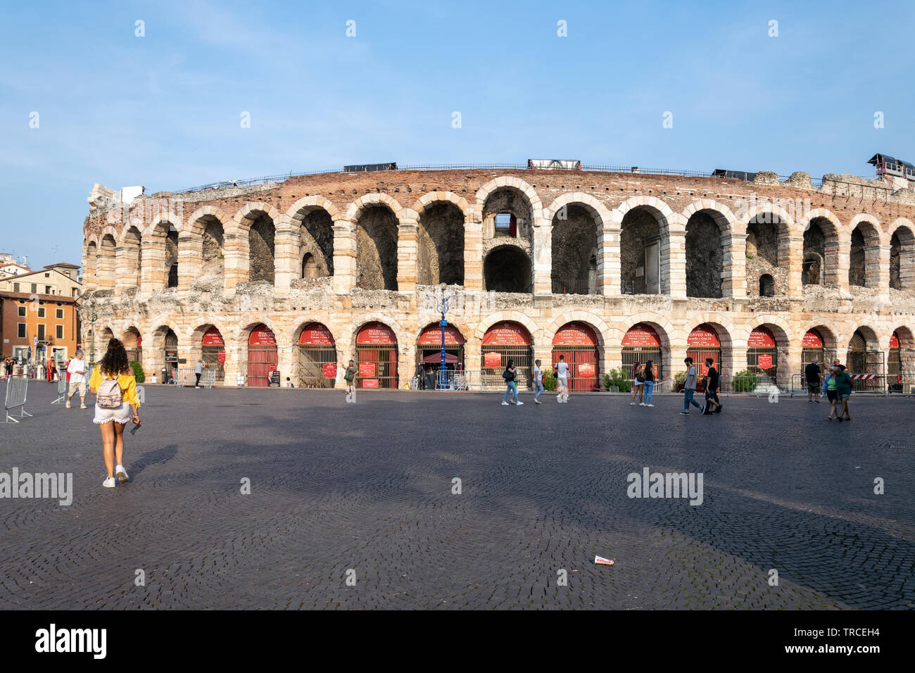 Una vista dell'Anfiteatro Romano in Piazza Bra, Verona, Italia Foto Stock