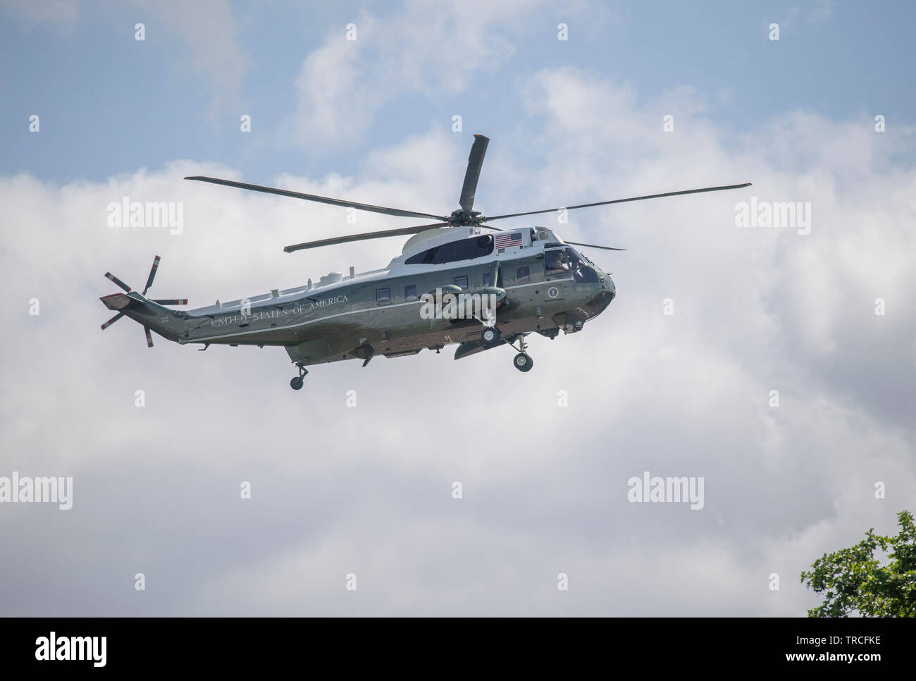 Westminster, Londra, Regno Unito. Il 3 giugno 2019. Marine si arriva a Buckingham Palace, volare il presidente statunitense Donald Trump direttamente in giardini sul retro del palazzo reale per la sua visita di Stato. Credito: Malcolm Park/Alamy Live News. Foto Stock